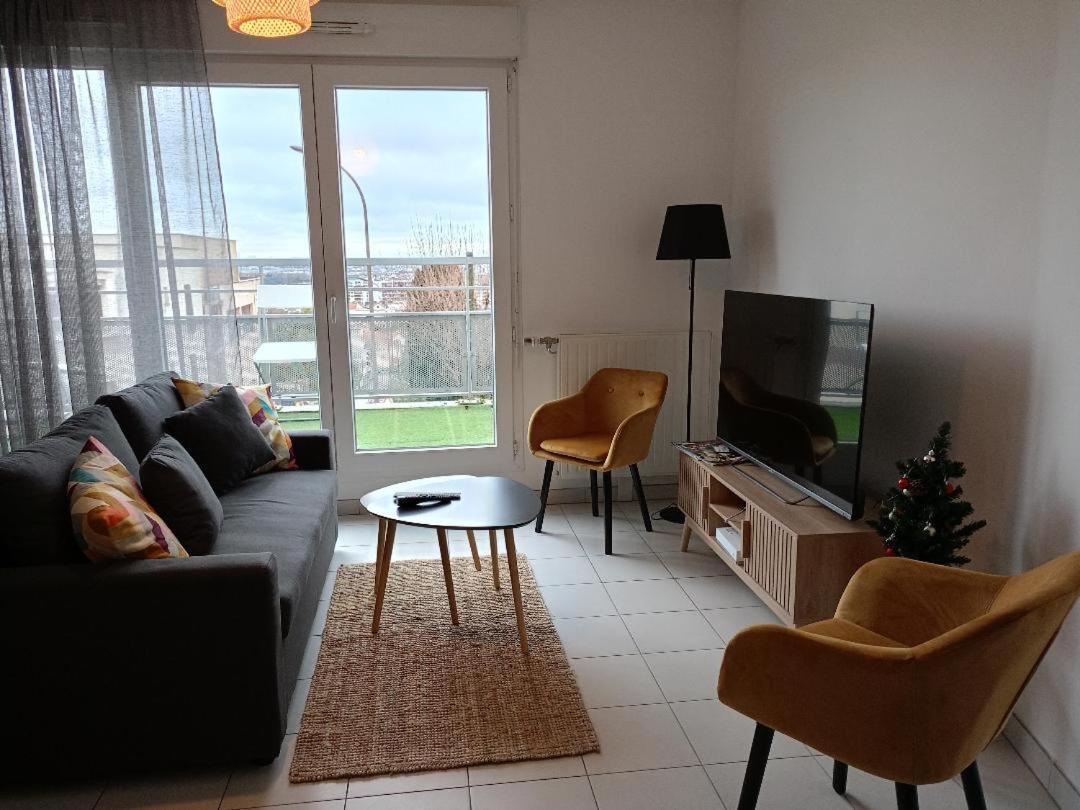 Superbe Appartement ,Proche De Paris, Dans Residence Privee , Ideal Familles, Parking Et Wifi Gratuits! ! ! Vitry-sur-Seine Buitenkant foto