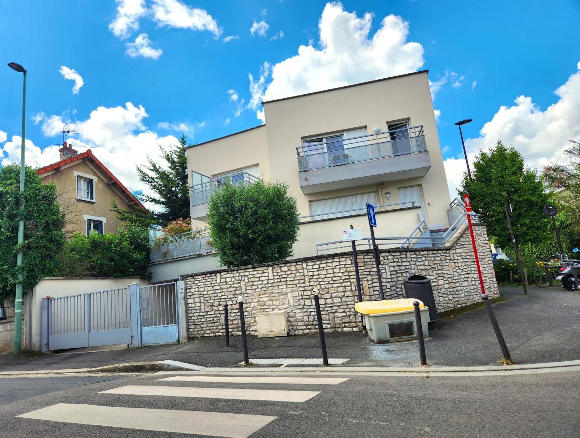 Superbe Appartement ,Proche De Paris, Dans Residence Privee , Ideal Familles, Parking Et Wifi Gratuits! ! ! Vitry-sur-Seine Buitenkant foto
