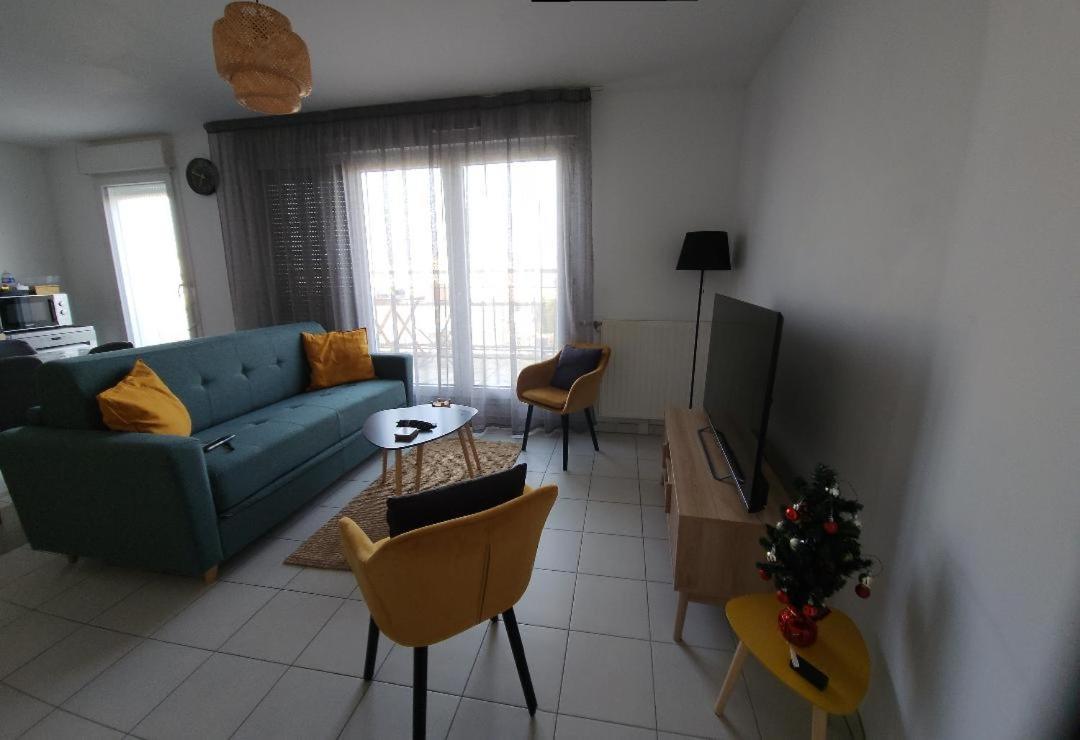 Superbe Appartement ,Proche De Paris, Dans Residence Privee , Ideal Familles, Parking Et Wifi Gratuits! ! ! Vitry-sur-Seine Buitenkant foto